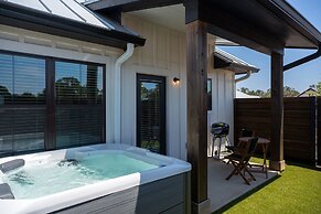 The Ricardos Joint With Hot Tub