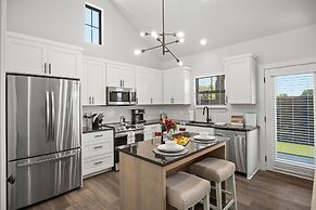 The Ricardos Joint With Hot Tub