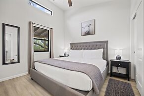 Mimosa Waterfront With Hot Tub