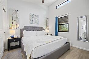 Mimosa Waterfront With Hot Tub