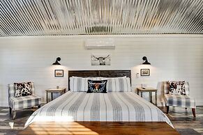 The Windmill-breathtaking Hill Country Views!
