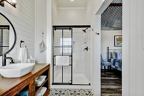 The Windmill-breathtaking Hill Country Views!