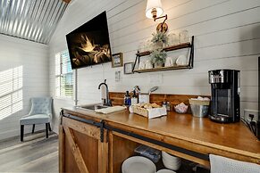 The Windmill-breathtaking Hill Country Views!