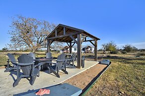 Bonny Bluebonnets Cottage With Stunning Hill Country Views