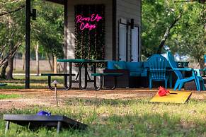 Bluebonnet Waterfront Cottage With Hot Tub