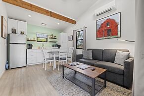 Verbena Waterfront With Hot Tub