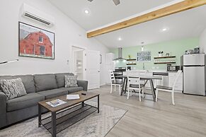 Primrose Waterfront With Hot Tub