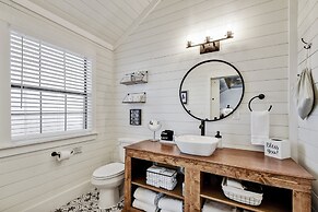 Stargazing Retreat at Lone Star Cottage