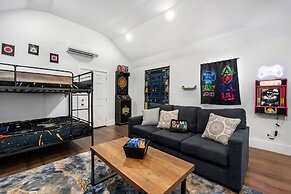 Casa del Avion and Casa Coop