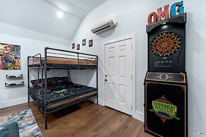 Casa del Avion and Casa Coop