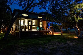 Paintbrush Waterfront Cottage