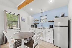 Paintbrush Waterfront Cottage