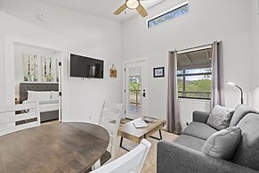 Paintbrush Waterfront Cottage