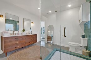 Casa Serena on 26 Acres With Firepit