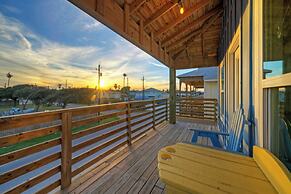 Bay Haven w/ Shared Boat Dock & Waterfront Pool Big Trout by Avantstay
