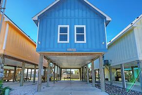 Bay Haven w/ Shared Boat Dock & Waterfront Pool Big Trout by Avantstay