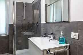 2-bed Apt With Stunning Lake Como Views & Terrace