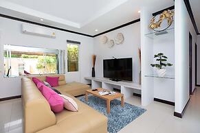 3BR Pool Villa Prima Near NaiHarn Beach