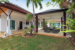 3BR Pool Villa Prima Near NaiHarn Beach