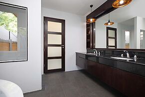 3BR Pool Villa Prima Near NaiHarn Beach