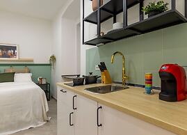 Lovely and tiny unit in the City center