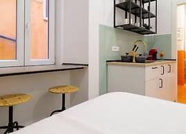 Lovely and tiny unit in the City center