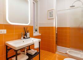 Lovely and tiny unit in the City center