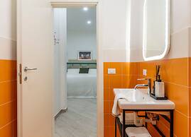 Lovely and tiny unit in the City center