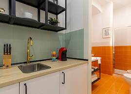 Lovely and tiny unit in the City center