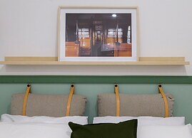 Lovely and tiny unit in the City center