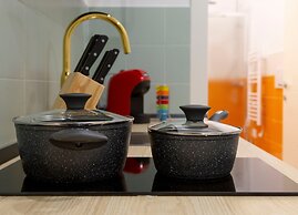 Lovely and tiny unit in the City center