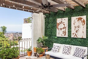 Panoramic Paradise 3BR Overlooking SMA
