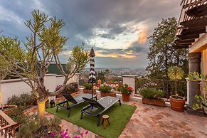 Panoramic Paradise 3BR Overlooking SMA
