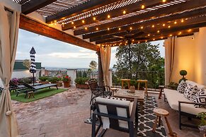 Panoramic Paradise 3BR Overlooking SMA