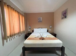 Argao Seabreeze Hotel powered by Cocotel