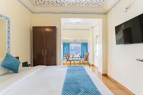 Natural Lake View Hotel