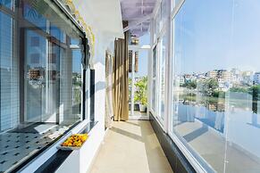 Natural Lake View Hotel