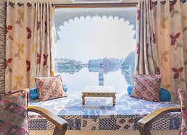 Natural Lake View Hotel