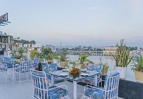 Natural Lake View Hotel