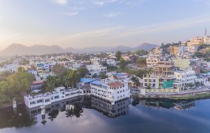 Natural Lake View Hotel