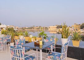 Natural Lake View Hotel