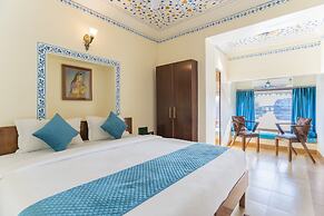 Natural Lake View Hotel