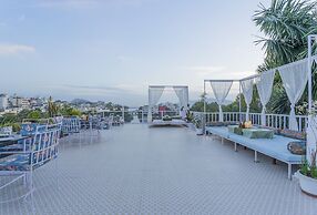 Natural Lake View Hotel