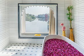 Natural Lake View Hotel