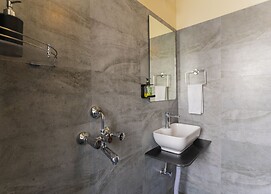 Natural Lake View Hotel