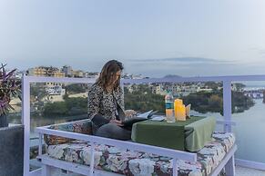 Natural Lake View Hotel