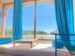 Natural Lake View Hotel