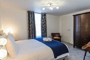 Hampshire Charming House