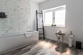 Hampshire Charming House