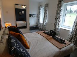 Comfy 3 Bedroom Cottage in Calm Location